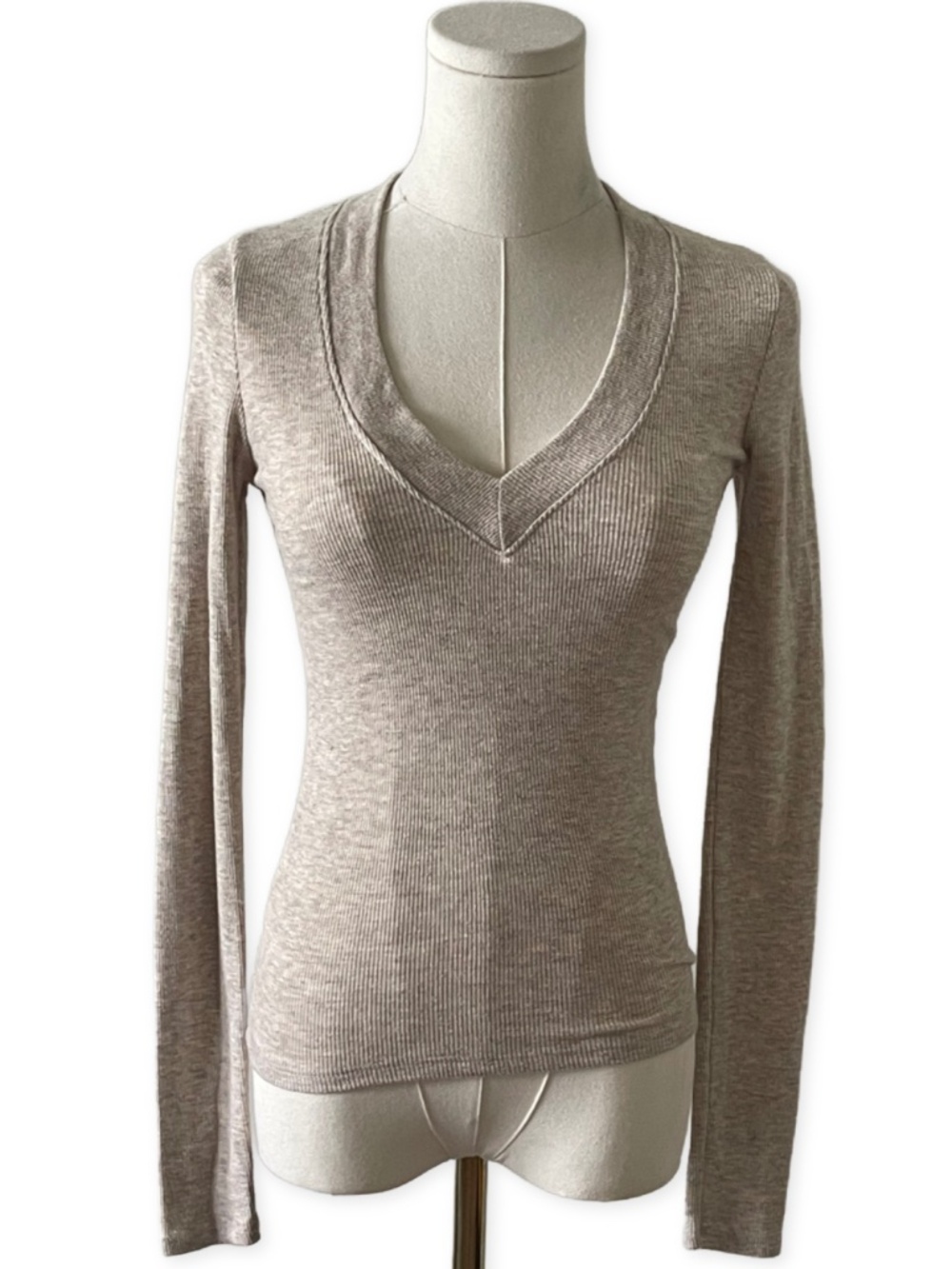 Perfectwhitetee Viola V-Neck Rib Long Sleeve in Heather Oat XS